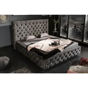 Estila Luxusní chesterfield manželská postel Kreon s tmavě šedým sametovým potahem as vysokým čelem 180x200cm