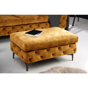 Estila Moderní sametová taburetka Modern Barock v hořčicové barvě s chesterfield prošíváním 92cm